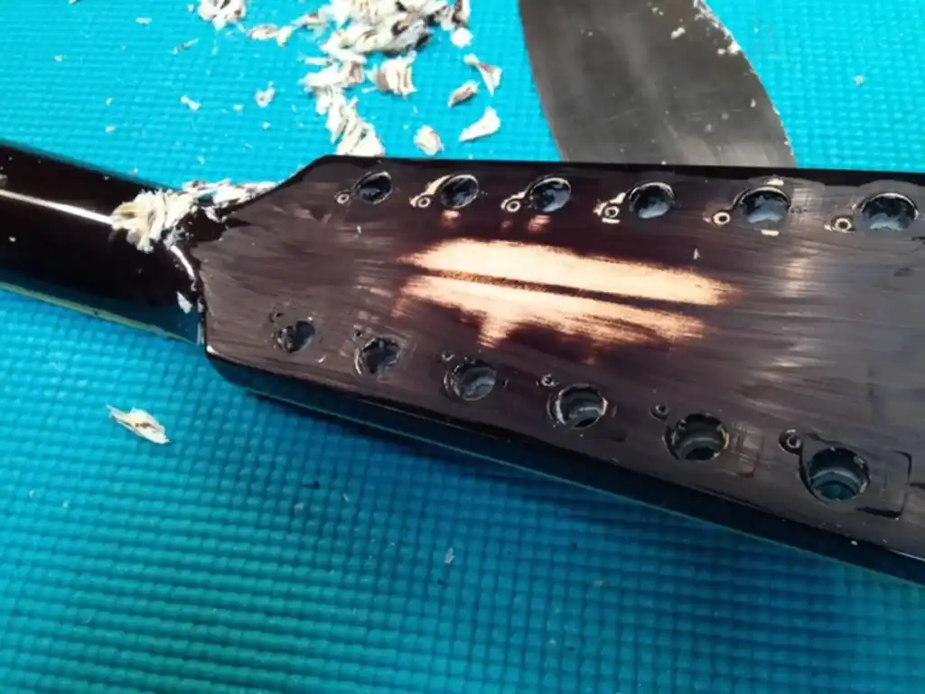 F-412 Back of the headstock